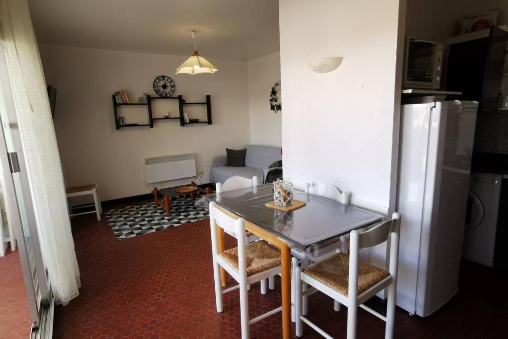 Appartement Soleil Levant - Acces Direct Plage - Terrasse - Une Chambre - Proche Commerces Le Barcares Bagian luar foto